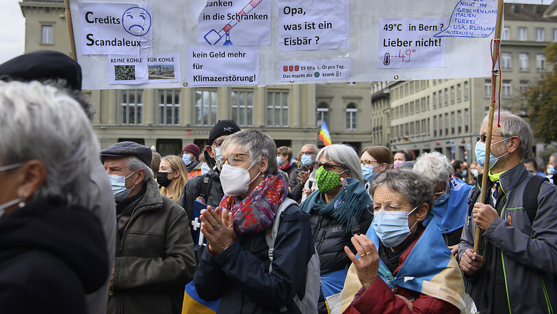 Verschiedene Generationen demonstrierten am Freitag in Bern für griffige Klimamassnahmen.