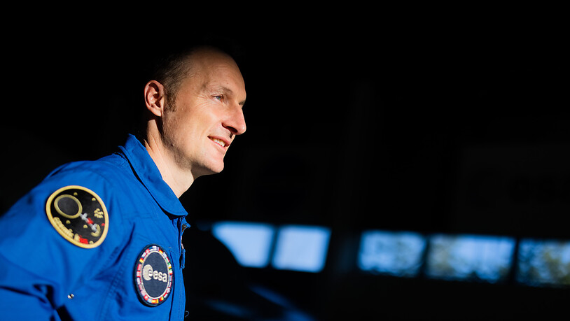 ARCHIV - Matthias Maurer, deutscher Astronaut, steht vor einer Pressekonferenz im Europäischen Astronautenzentrum (EAC) der ESA vor seinem Start der Mission "cosmic kiss" zur Internationalen Raumstation ISS in der Morgensonne in der Trainingshalle. Foto:…