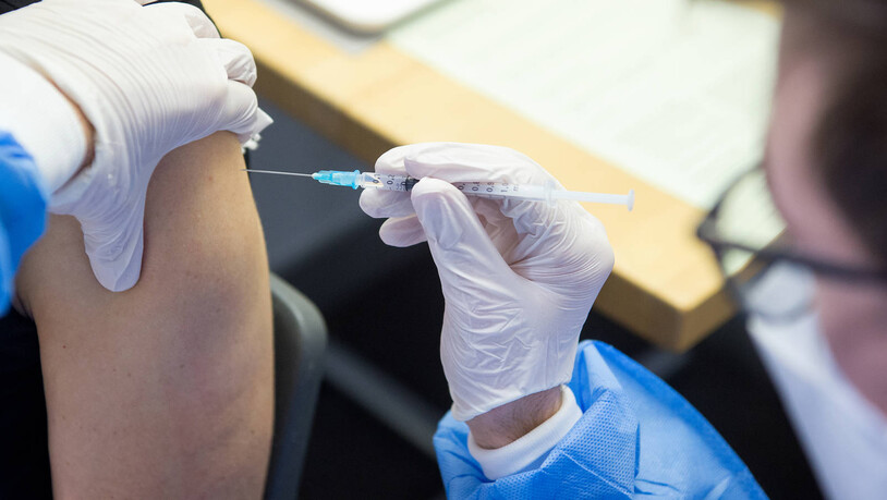 Die Auffrischimpfung ist im Glarnerland bald verfügbar.