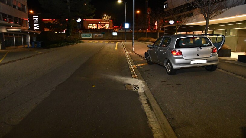 Auf der Comercialstrasse in Chur kollidierte eine 68-jährige Autolenkerin mit einer Strassenlampe.