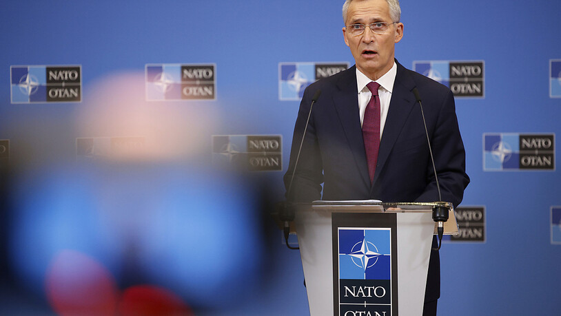 Jens Stoltenberg, NATO-Generalsekretär, spricht vor dem Treffen der NATO-Außenminister während einer Pressekonferenz. Foto: Olivier Matthys/AP/dpa