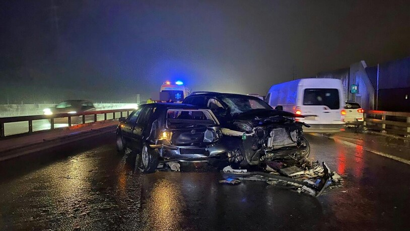 Bei der Unfallserie auf der Solothurner A1 in Fahrtrichtung Zürich erlitten drei Personen leichte Verletzungen.