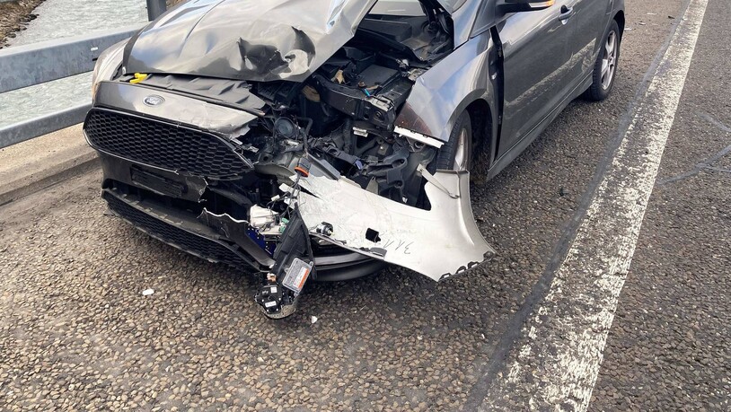 Bei Filzbach wurde ein Auto bei einer Auffahrkollision beschädigt.