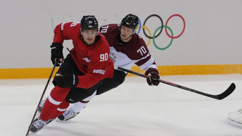 Einer der Starspieler, die der Schweizer Eishockey-Nati bei den Winterspielen in Peking fehlen werden: Roman Josi beim Olympiaturnier 2014 im Einsatz gegen Lettland