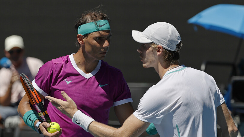 Zu Beginn des zweiten Satzes gab es Diskussionen am Netz zwischen Nadal und Shapovalov - dabei ging es einmal mehr darum, dass Nadal sich zwischen den Punkten zu viel Zeit lasse.