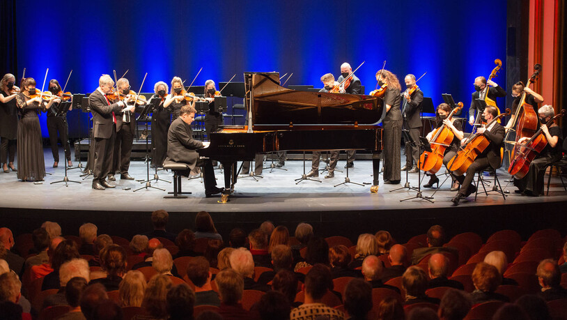 Zur Ehrung des Orchestergründers Alexander Schaichet gab das Zürcher Kammerorchester und der Pianist Oliver Schnyder ein Konzert im Theater Chur. 