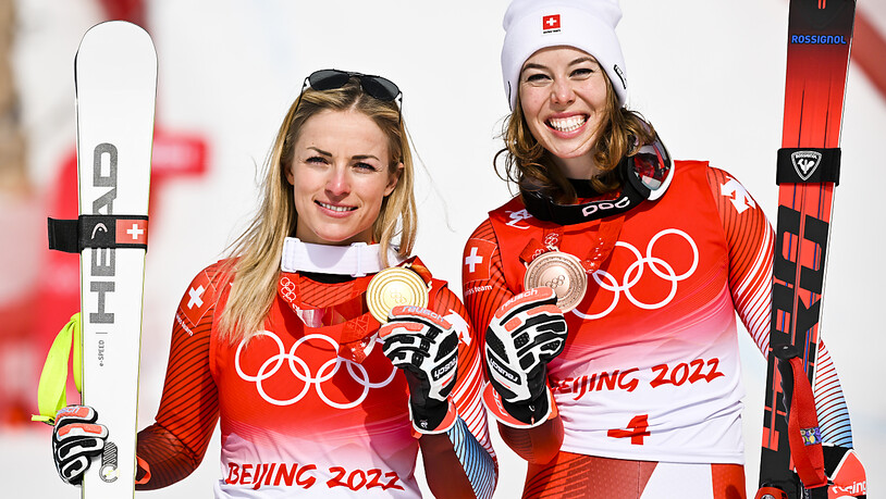 Lara Gut-Behrami (links) und Michelle Gisin holten im Super-G erst die Medaillen 2 und 3 für die Schweiz, zuvor gewann Michela Figini 1988 in Calgary Silber
