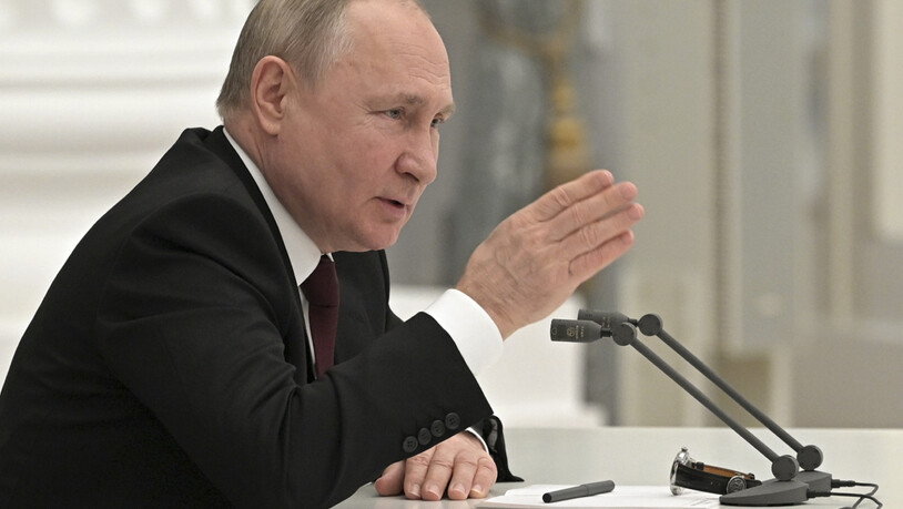 Wladimir Putin hat Luhansk und Donezk im Osten der Ukraine als unabhängige «Volksrepubliken» anerkannt. Foto: Uncredited/Pool Sputnik Kremlin/AP/dpa