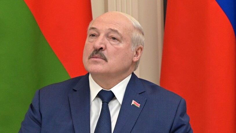 Alexander Lukaschenko, Präsident von Belarus, verfolgt per Videokonferenz mit dem russischen Präsidenten Putin Militärübungen. Foto: Alexei Nikolsky/Pool Sputnik Kremlin/AP/dpa