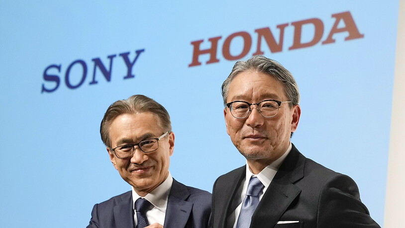 Japanische Kooperation: Die Chefs vom Elektronikriesen Sony und vom Autohersteller Honda verkünden Zusammenarbeit.