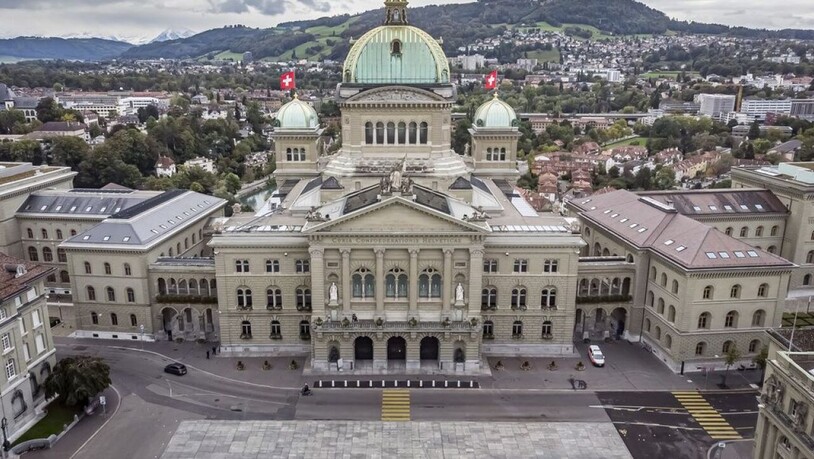 Der markante, aber bisher unverzierte Giebel des Parlamentsgebäudes soll mit einem zeitgenössischen Kunstwerk belebt werden. (Archivbild)