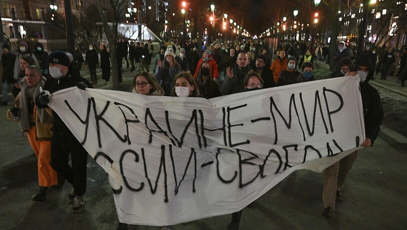 Die Behörden in Moskau haben Anträge auf Demonstrationen von Gegnern des Angriffs auf die Ukraine sowie von Unterstützern der eigenen Streitkräfte verboten. Die Stadt begründete das Verbot lau Mitteilung am Freitag mit der epidemiologischen Lage wegen…