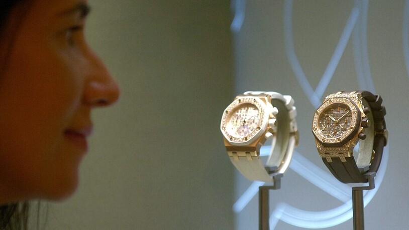 Ausstellungsvitrine von Markenuhren der Richemont-Gruppe am Salon International de la Haute Horlogerie in Genf. (Aufnahme vom April 2007)