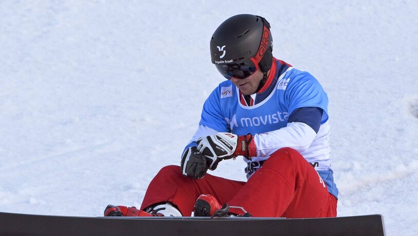 Rückschlag: Nevin Galmarini stürzt an den Snowboard-Weltmeisterschaften 2017 in Sierra Nevada im Parallel-Slalom und verpasst so die Chance auf die Bronzemedaille. 