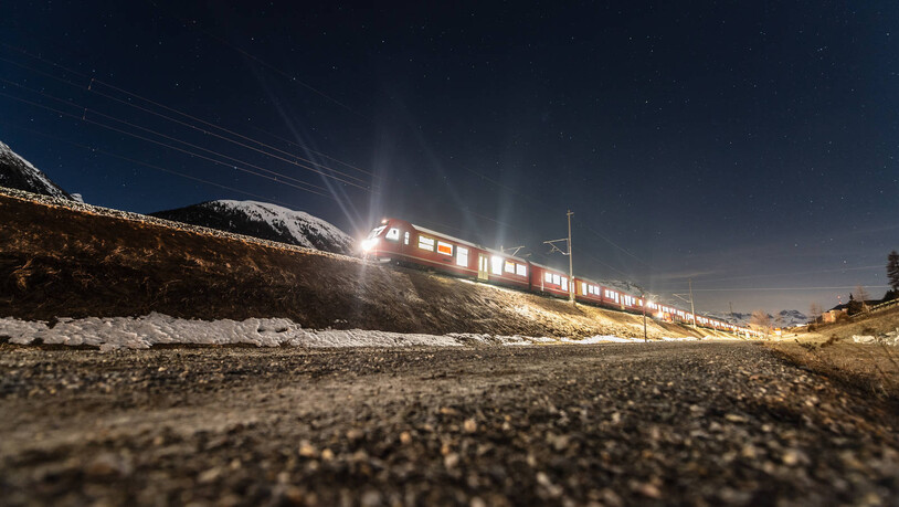 Volle Kraft voraus: Die fast zwei Kilometer lange Zugkomposition der Rhätischen Bahn auf ihrer Testfahrt.