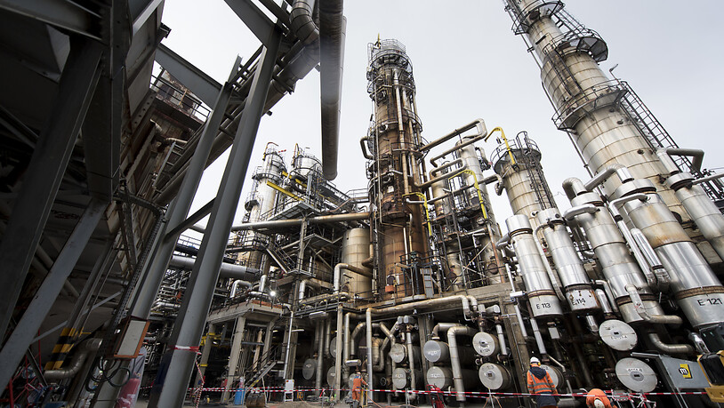Die Raffinerie in Cressier NE stellt Benzin, Diesel, Kerosin und Heizöl her. Ihre Produktion macht 25 Prozent aller in der Schweiz verkauften Erdölprodukte aus. (Archivbild)