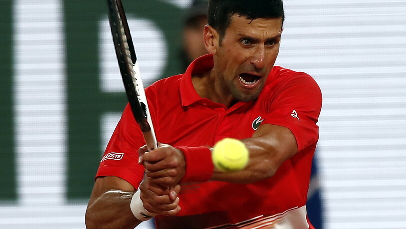 Nach anfänglicher Unterlegenheit findet auch Novak Djokovic ins Spiel - das Momentum schwappt in der Folge hin und her