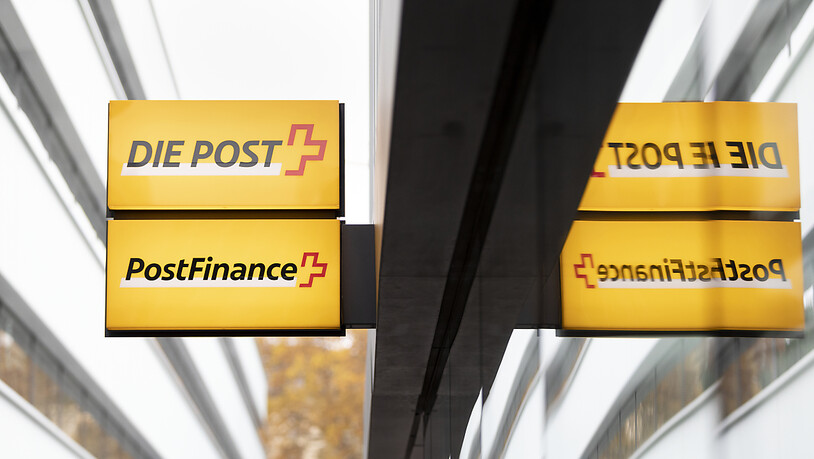 Wer bei der Postfinance ein Konto hat, zahlt künftig weniger Negativzinsgebühr. (Archivbild)