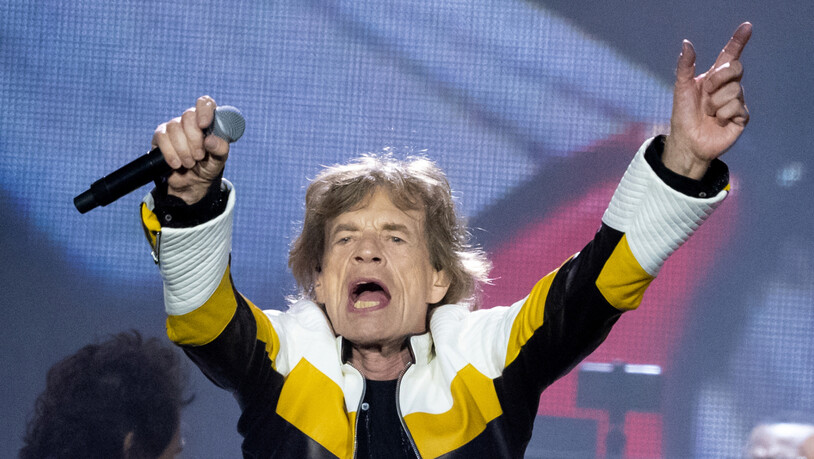Mick Jagger von der britischen Band "The Rolling Stones" steht während eines Konzerts im Rahmen ihrer "Sixty"-Europatournee auf der Bühne des Münchner Olympiastadions. Anfang August wird er nun auch in Berlin erwartet. Schweizer Fans werden für dieses…