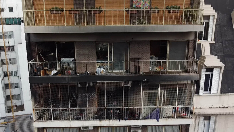 Das Wohnhaus ist nach einem schwerem Brand im Zentrum der argentinischen Hauptstadt Buenos Aires stark beschädigt. Foto: ---/telam/dpa - ACHTUNG: Nur zur redaktionellen Verwendung im Zusammenhang mit der aktuellen Berichterstattung und nur mit…