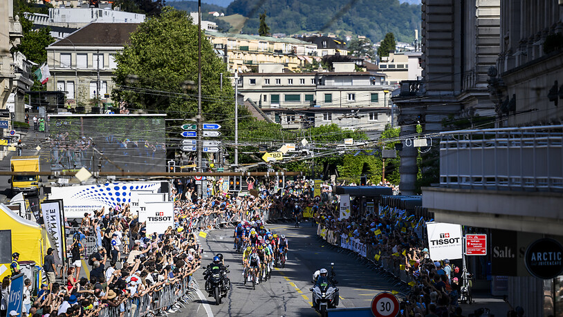 Mindestens 65'000 Zuschauer - 100'000 für die gesamte Etappe - verfolgten am Samstag die Ankunft der Tour de France in Lausanne.