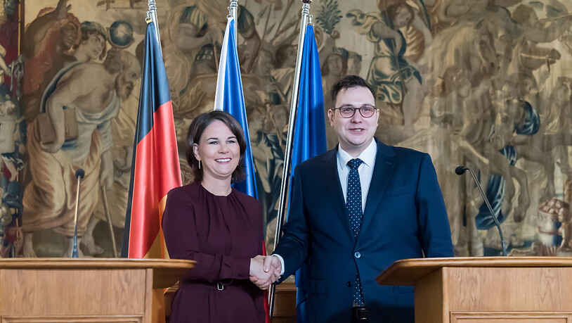 Bundesaußenministerin Annalena Baerbock trifft ihren Amtskollegen Jan Lipavsky in Prag. Foto: Tomas Tkacik/SOPA Images via ZUMA Press Wire/dpa
