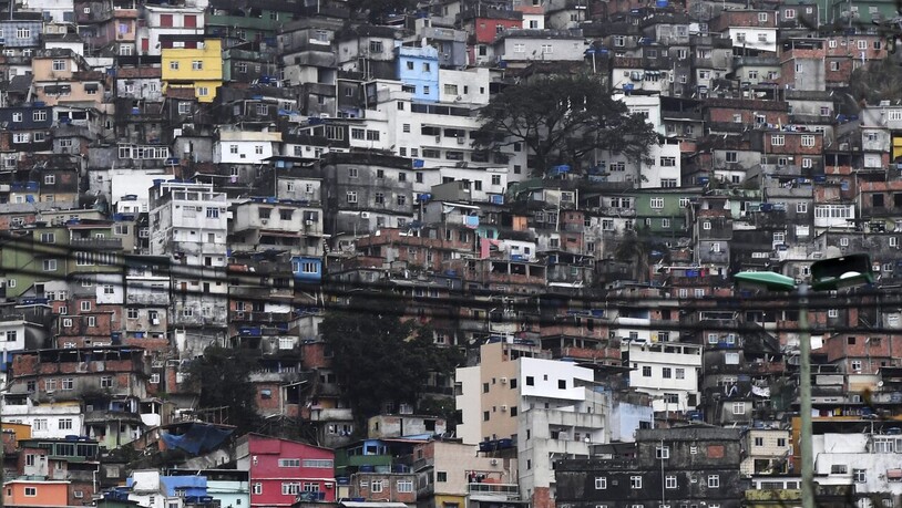 In einem armen Stadtteil von Rio de Janeiro soll ein Mann seine Frau und die beiden Söhne 17 Jahre lang wie Gefangene gehalten haben. (Symbolbild)