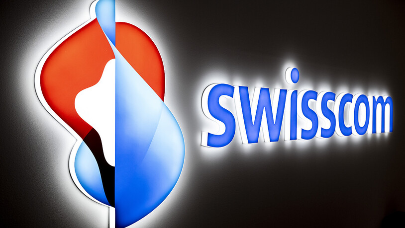 Das Telekommunikationsunternehmen Swisscom leidet im ersten Halbjahr unter Sondereffekten. (Archivbild)