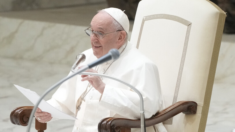 ARCHIV - Papst Franziskus hält seine Rede während der wöchentlichen Generalaudienz im Vatikan. Foto: Gregorio Borgia/AP/dpa