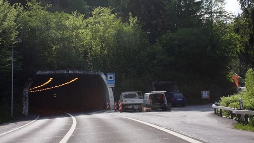 Sieben Verletzte gab es am Montagnachmittag nach einem Verkehrsunfall im Giessbachtunnel in Brienz. (Archivbild)