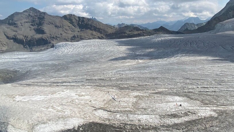 Das Wrack des Segelflugzeugs wurde auf dem Giétro-Gletscher in den Walliser Alpen auf einer Höhe von 3280 Metern aufgefunden.