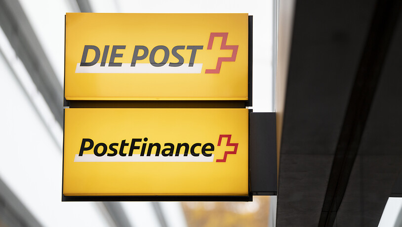 Das Logo der Schweizerischen Post und der Postfinance. (Archivbild vom November 2018 in Bern)