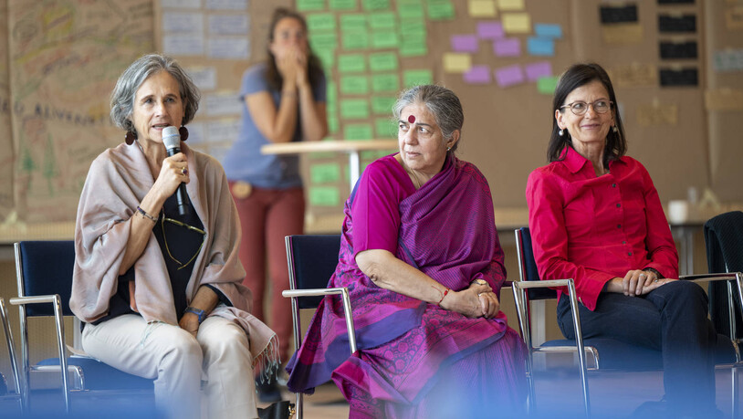 Thais Corral (Sinal do Vale, Brasilien), Vandana Shiva (Schirmherrin des World Ethic Forum, Wissenschafterin und Aktivistin, Indien) und Doris Ragettli (Rights of Mother Earth, Oberwil bei Zug).
