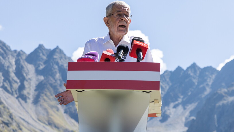 Alexander Van der Bellen, Präsident von Österreich, spricht während des Medientermins «Österreich-Erklärung» auf der Verpeilhütte im Kaunertal. Foto: Expa/Johann Groder/APA/dpa