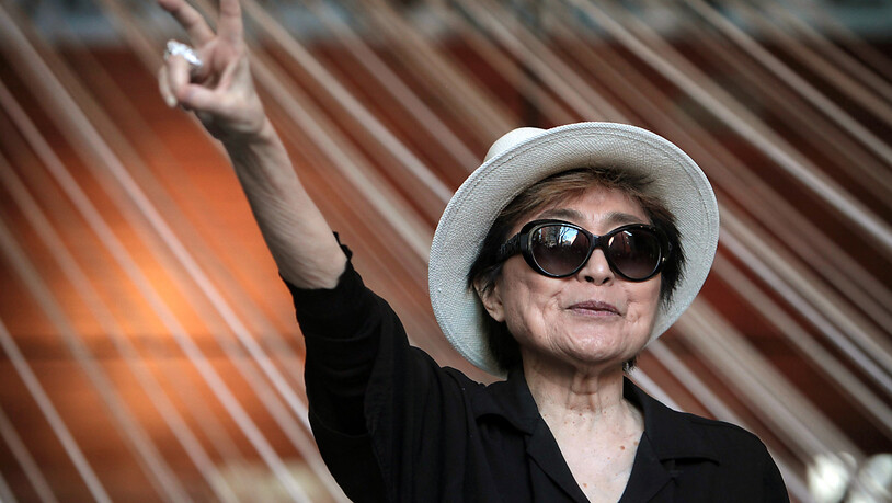 ARCHIV - Yoko Ono, Menschenrechtsaktivistin, Filmemacherin und Künstlerin, nimmt an der Eröffnung ihrer Ausstellung «Land of Hope» teil. Foto: Sashenka Gutiérrez/EFE/dpa