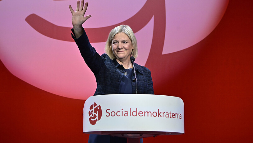 dpatopbilder - Magdalena Andersson, Ministerpräsidentin von Schweden und Vorsitzende der Sozialdemokratischen Partei, hält eine Rede bei der Wahlbeobachtung der Sozialdemokratischen Partei. Foto: Jonas Ekströmer/TT News Agency via AP/dpa - ACHTUNG: Nur…