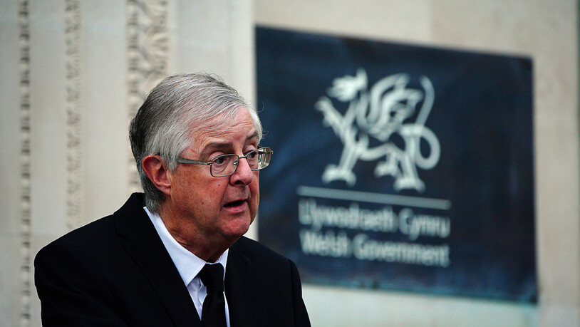 Mark Drakeford, Minister von Wales, gibt eine Erklärung vor dem Senedd in Cardiff Bay ab, nachdem der Tod von Königin Elizabeth II. bekannt gegeben wurde. Foto: Ben Birchall/PA Wire/dpa
