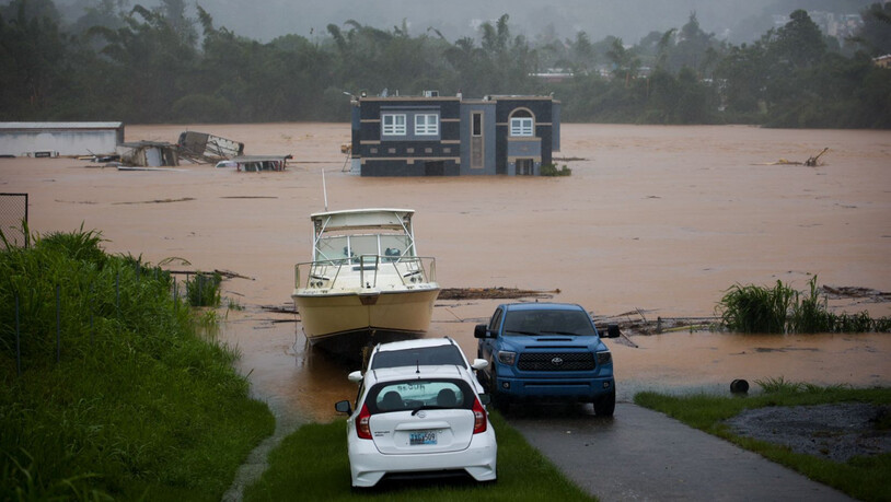 In Puerto Rico sind nach sintflutartigen Regenfällen Strassen überschwemmt worden. Häuser wurden mitgerissen.