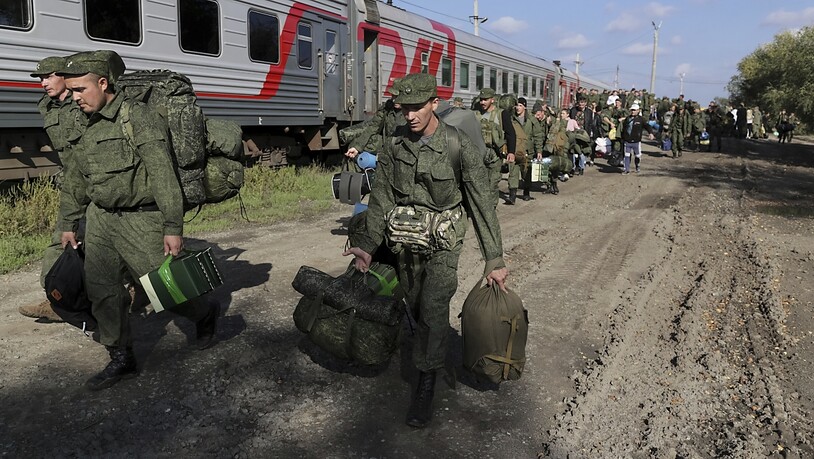 dpatopbilder - ARCHIV - Im Zuge der angeordneten Teilmobilmachung rekrutiert Moskau neue Soldaten für den Krieg gegen die Ukraine - auch für den Einsatz im Gebiet Cherson? (Archivbild) Foto: Uncredited/AP/dpa