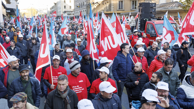 Rund 2000 Bauarbeiter und Sympathisanten beteiligten sich an der Kundgebung in Genf.