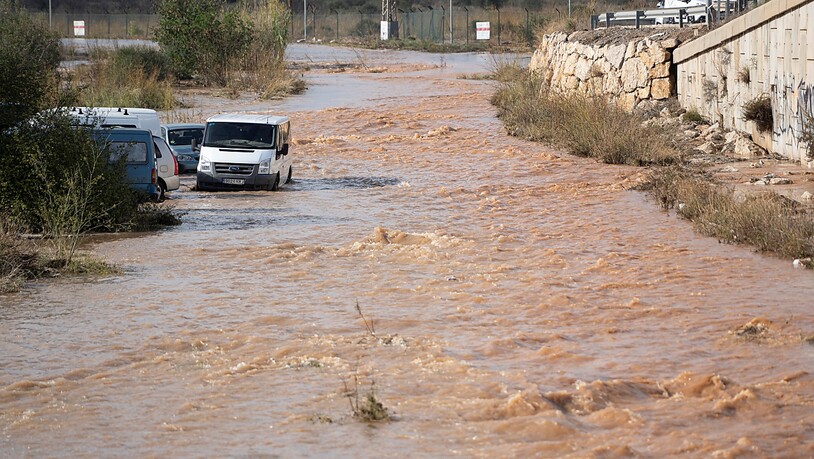 dpatopbilder - Überschwemmungen in Valencia. Foto: Jorge Gil/EUROPA PRESS/dpa