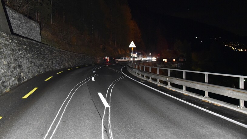 Selbstunfall: Ein Autofahrer verliert in der Nähe von Churwalden die Kontrolle über sein Auto.