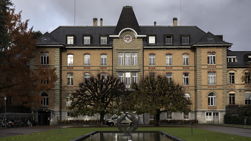 Das Hauptgebäude des Psychiatriezentrums Münsingen BE. Ein Untersuchungsbericht deckte Führungsmängel an der Klinik auf.