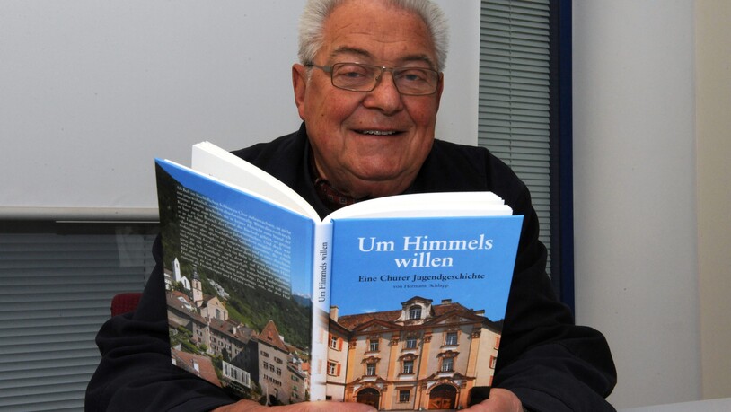 Grosses Engagement: Hermann Schlapp schrieb in seinem Leben mehrere Bücher. Das Bild zeigt den Journalisten im Jahr 2010 mit seinem Werk «Um Himmels willen».
