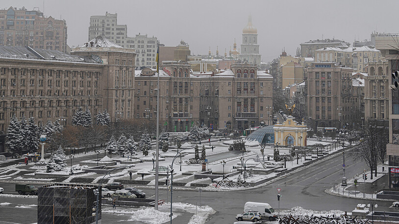 Blick auf den schneebeckten Maidan-Platz in Kiew. Foto: Andrew Kravchenko/AP/dpa