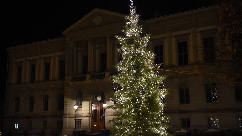 Reduziert: Die Gemeinde Glarus spart rund 7'700 Kilowattstunden Strom, weil sie auf die traditionelle Weihnachtsbeleuchtung verzichtet.