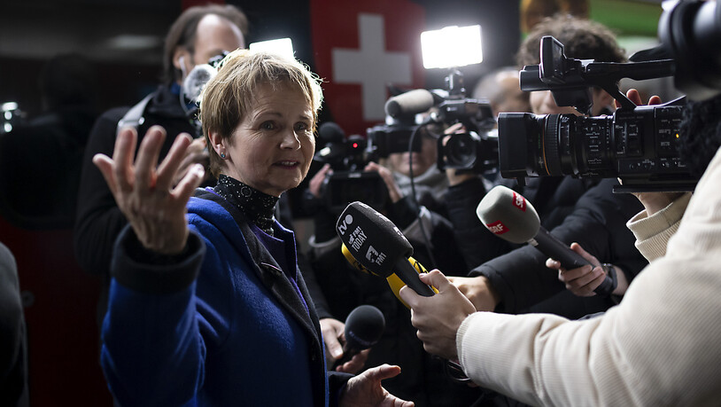 Ständeratspräsidentin Brigitte Häberli wird von den Medien interviewt am offiziellen Empfang in ihrem Heimatkanton Thurgau am Mittwoch in Frauenfeld.