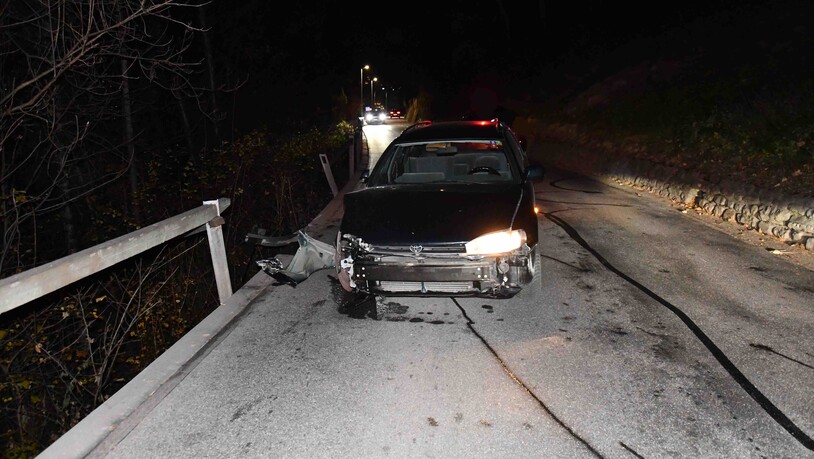 Hoher Sachschaden: Das Auto wurde am Freitagabend abgeschleppt.