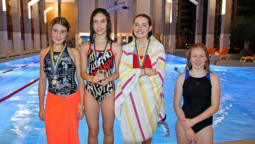 Die vier schnellsten Schülerinnen (v.l.): Nina Savoldelli, Nora Varga, Carina Leisinger und Valerie Bolz