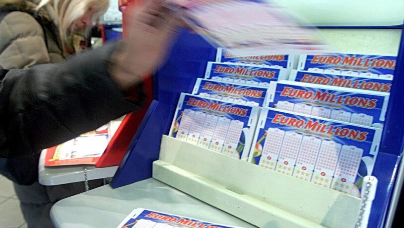 Für eine Lottospielerin oder einen Lottospieler hat sich das Ausfüllen des Lottoscheins gelohnt. (Archivbild)